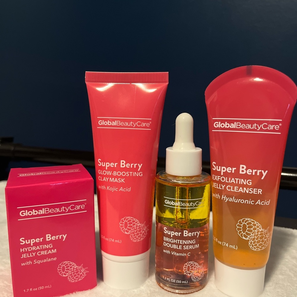 Global Beauty Care Super Berry Skincare Set